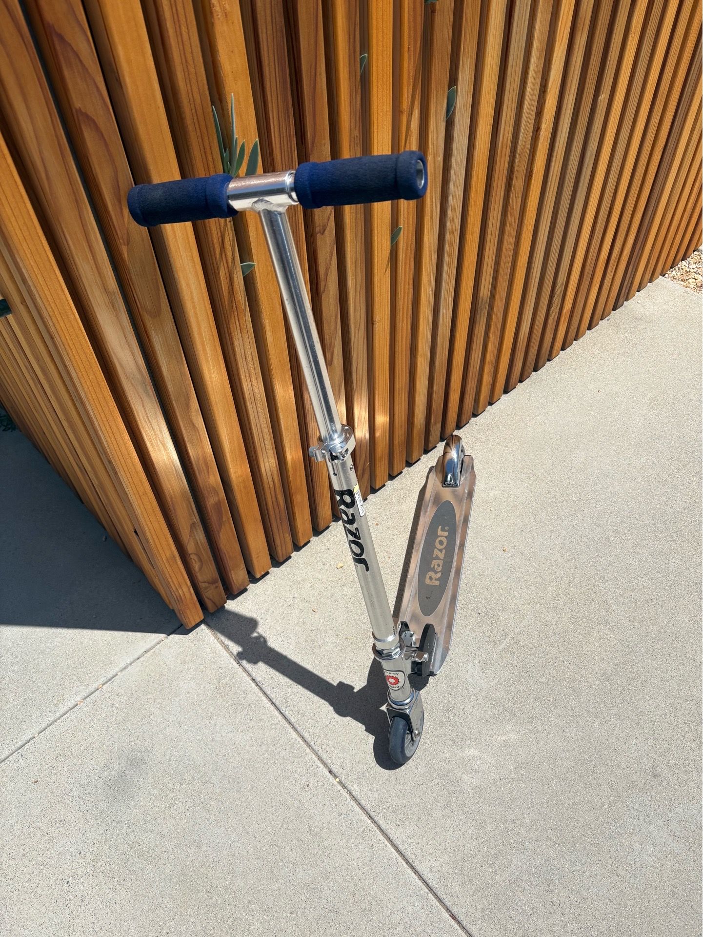 Razor scooter w blue grip