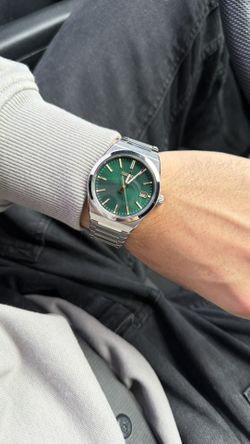 Seiko Essentials Sapphire Crystal *GREEN*