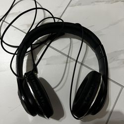 Headphones With Mic On Wire 