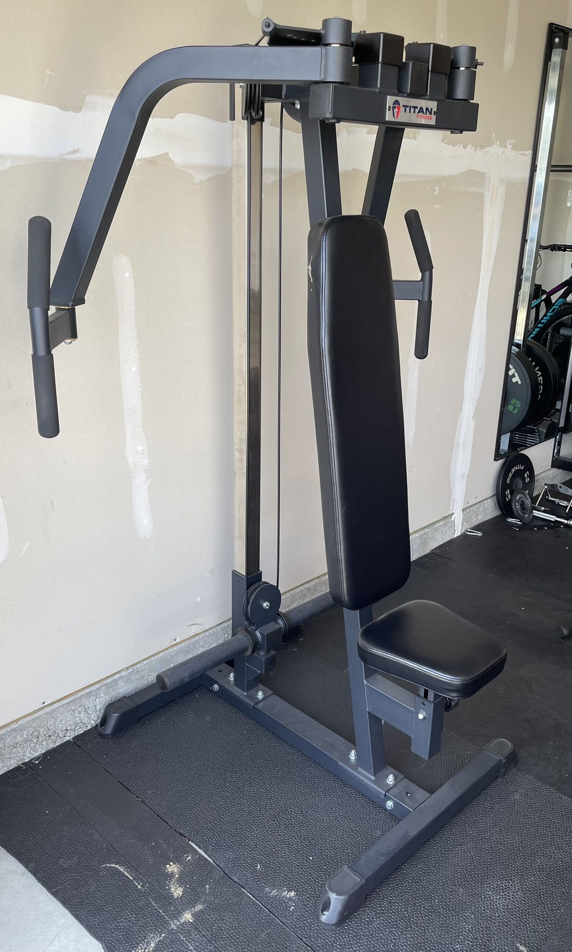 Pec Fly Machine (Titan Fitness)