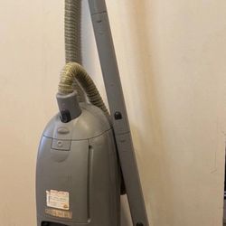 RARE Electrolux Renaissance C104H Vacuum Cleaner Works Perfectly
