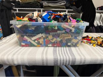 Box with Lego+minifigs & accessories sorted