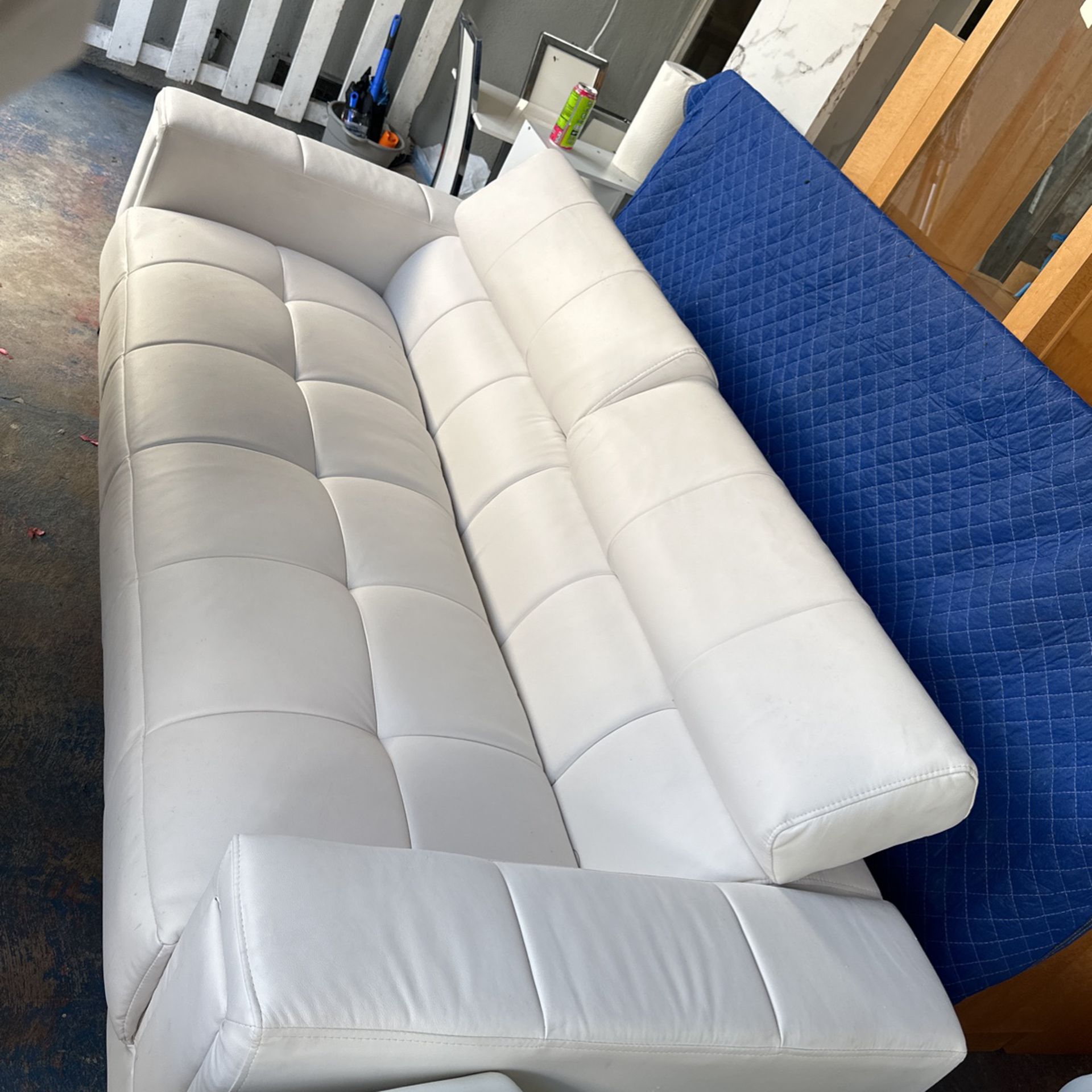 White Couch Clean 