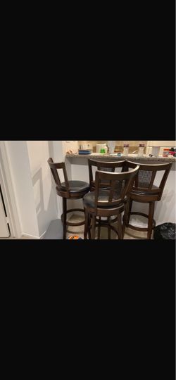 Set of 4 Wood Swivel Bar Stools – Padded Seats