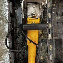 DeWalt DW682 Plate Joiner – Precision Biscuit Joinery Made Easy