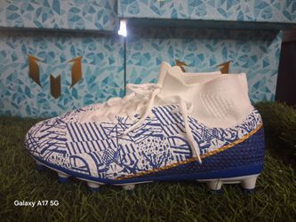 Soccer cleats us size 4.5youth
