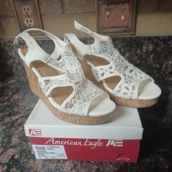BRAND NEW , SIZE 8 GREAT FOR SUMMER TIME ,  END GREAT GIF FOR MOM DAY. .