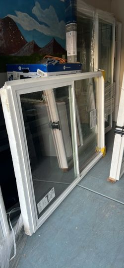 46 1/2 x 67 1/2 window pallet brand