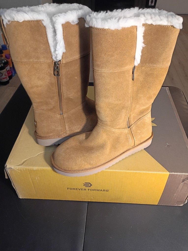 UGG BOOTS SIZE 9 BRAND NEW
