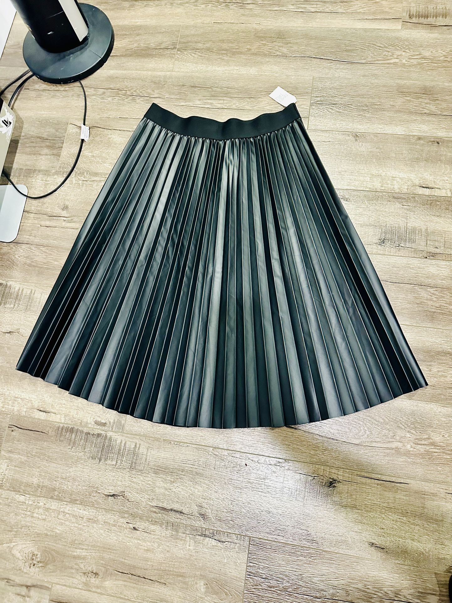 Brand new Pleated Leather Black Midi Skirt Size XL