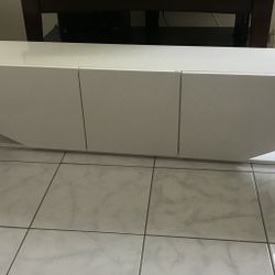Tv Stand Up To 71” Tv