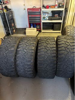 35 12.50 R20 tire