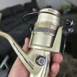 Daiwa LONG CAST SPOOL PG2050BL Spinning Reel.