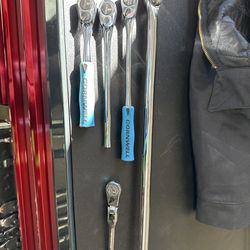 1/4 inch ratchets and 1/2 inch breaker bar