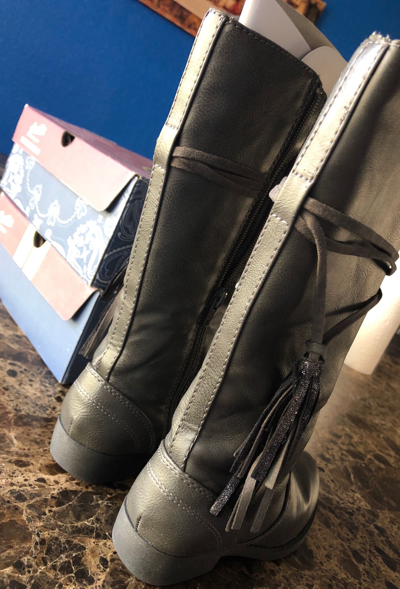 Used girls boots size 12 $6