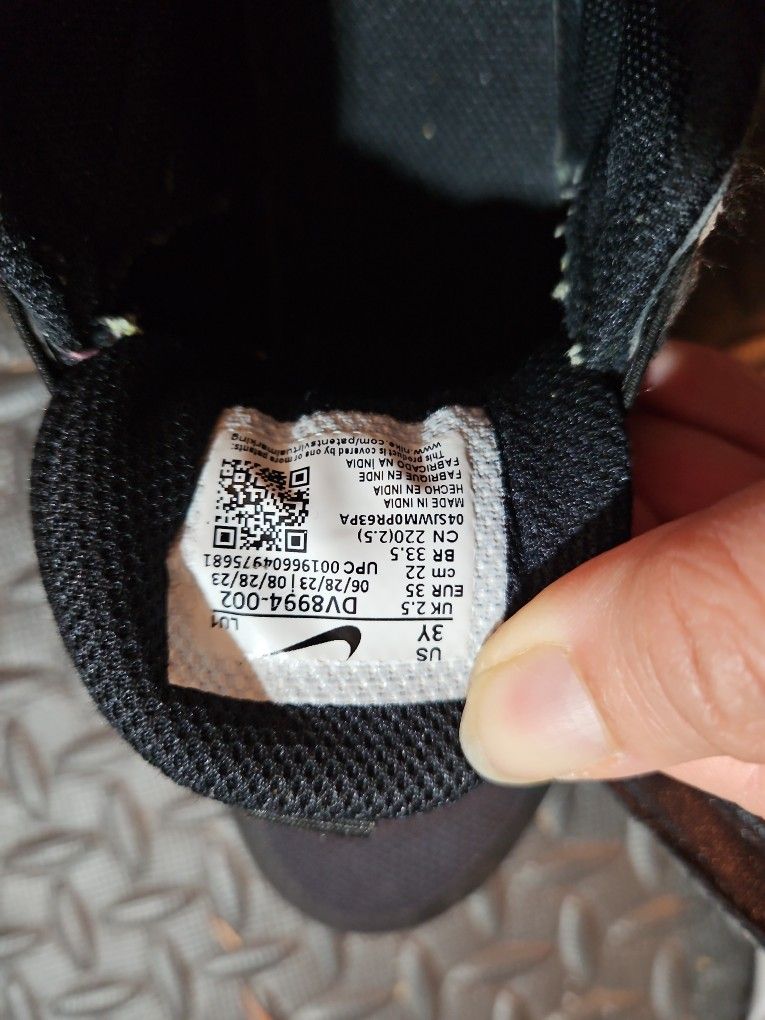 Nike 3Y Like New