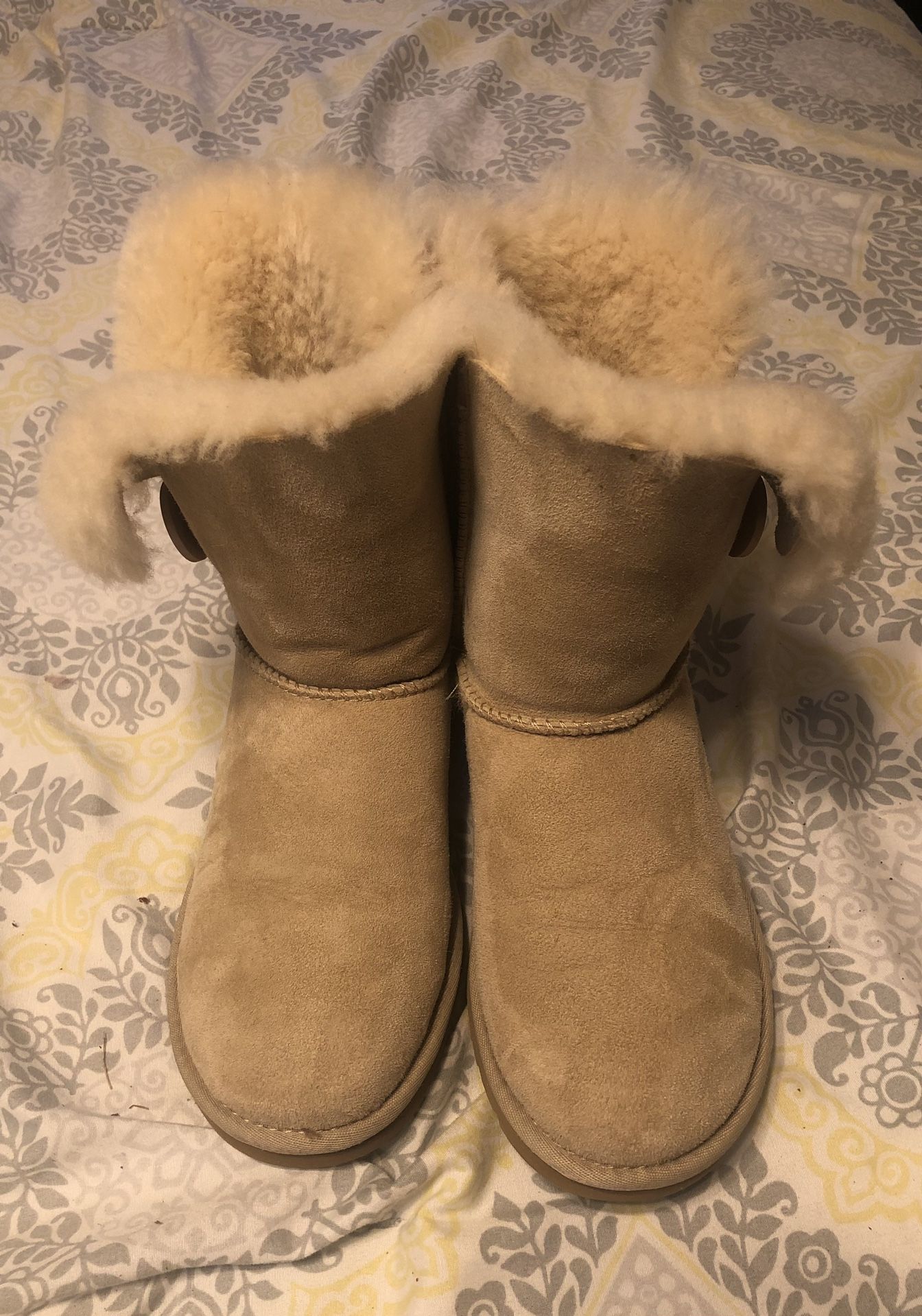 UGG Womens Size 6 Boots