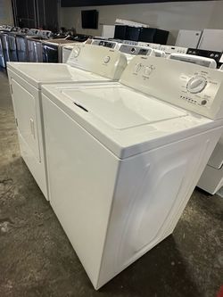 Electric washer and dryer Brand Admiral In good condition everything works And very clean 2 months warranty