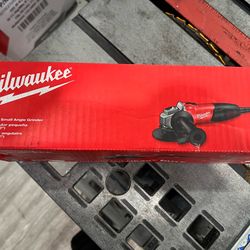 Milwaukee tools disc grinder 6130-33