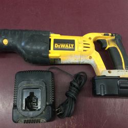 DEWALT CORDLESS 18V RECIPROCATING SAW / SAWZALL KIT