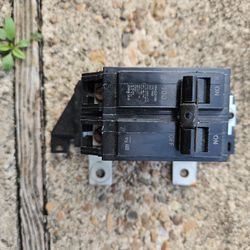 GE 100 Amp Bolt On Breaker Main Breaker