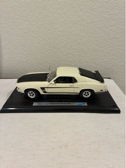 Welly 1:18 1969 Ford Mustang Boss 302 Die-Cast Model