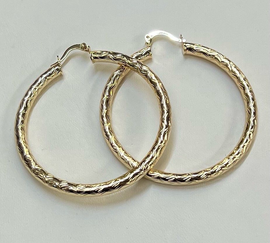2” Beautiful diamond cut hoops earrings available in different diameters ‼️ hypoallergenic Surgical steel best quality guarantee‼️14 karat gold filled
