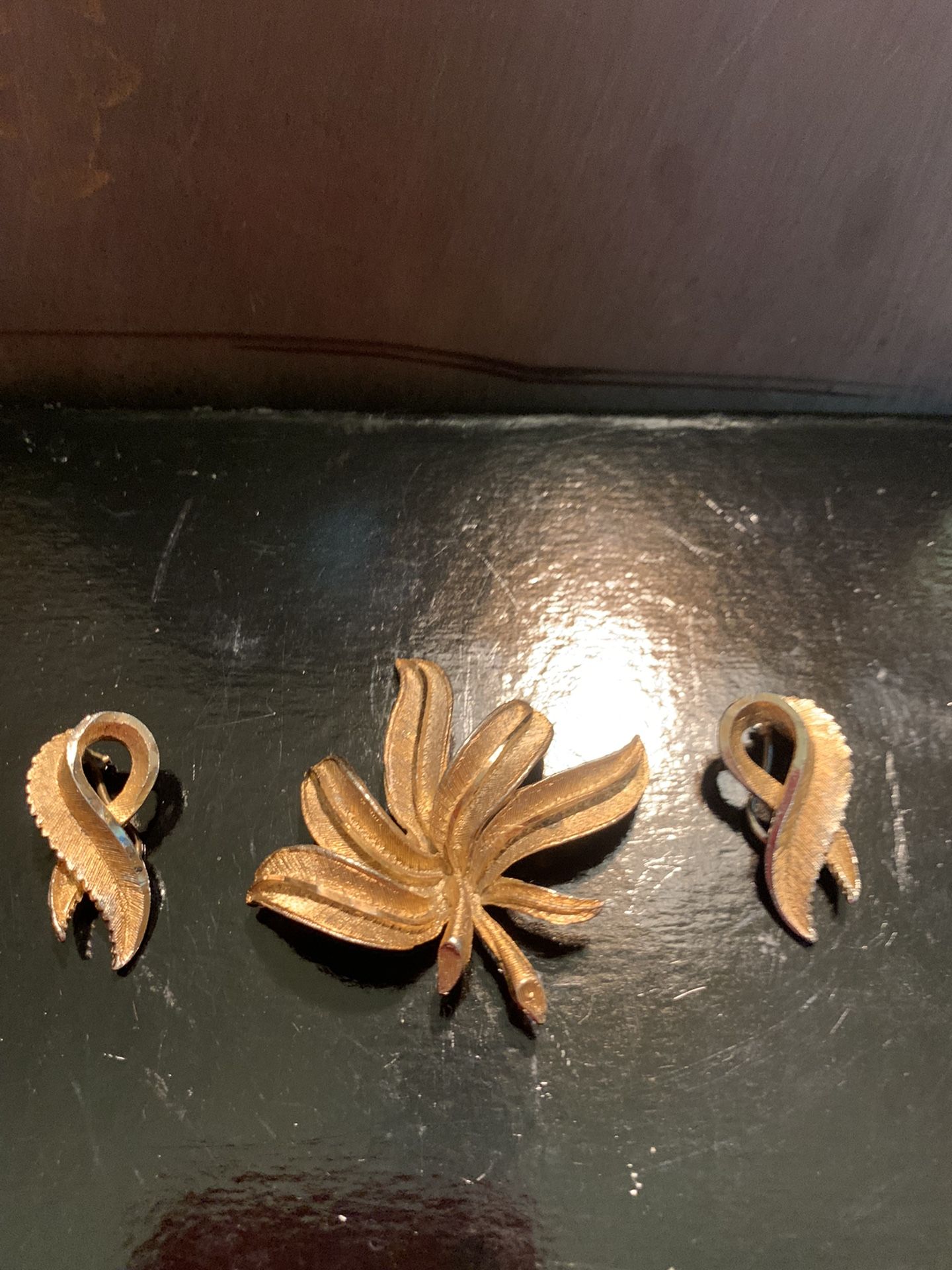 Vintage leaf Brooch And Clip On Earrings
