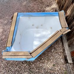 New Jacuzzi Corner Tub w/ Pump – Never Installed