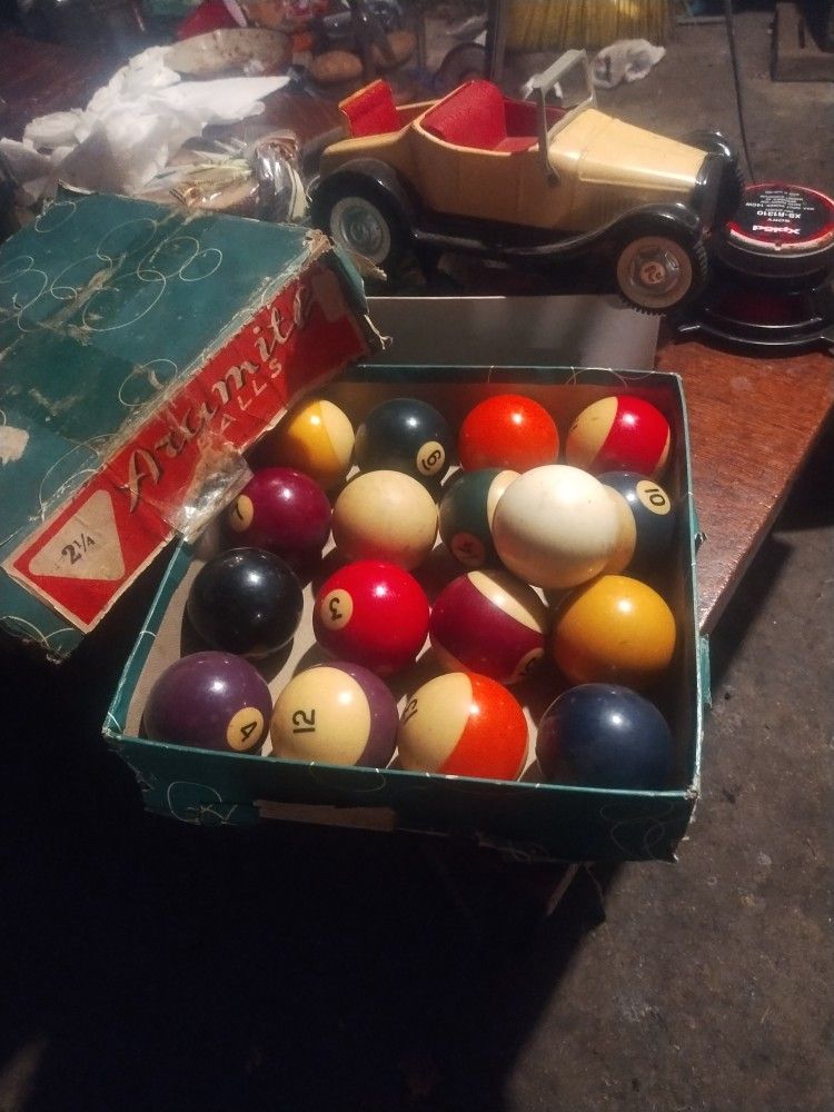 Older Pool Balls Sept No No.4 Sold