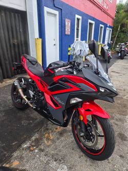 2025 Kawasaki Ninja 500 red