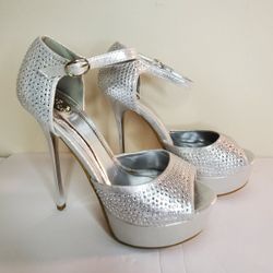 Silver Grey Sparkled Ladies Heels Size 8.5