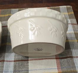 Vintage Signature Housewares Home Grown 6" Bowls - Ivory Stoneware - Set of 2 (Like New)
