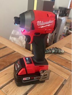 M18 FUEL 1/4" 6 mm Hex Impact Driver & xc5.0 battery