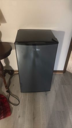 Mini fridge