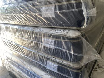 • Everything is Brand New: Still in original heavy-duty plastic.