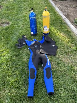 6.5 MM Body Glove Wetsuit With Vest/hood Size 10-1/2 Boots And Two Oxygen Tanks