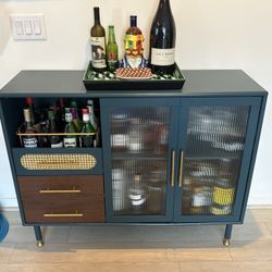 Bar Storage Piece