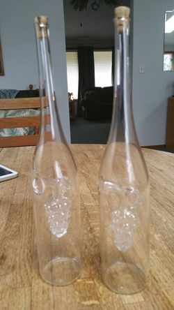 Glass decanters for oil and vinegar
