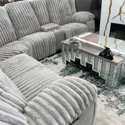Reclining Stylish Cozy Sectional!