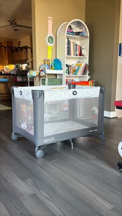 Graco playpen (travel)