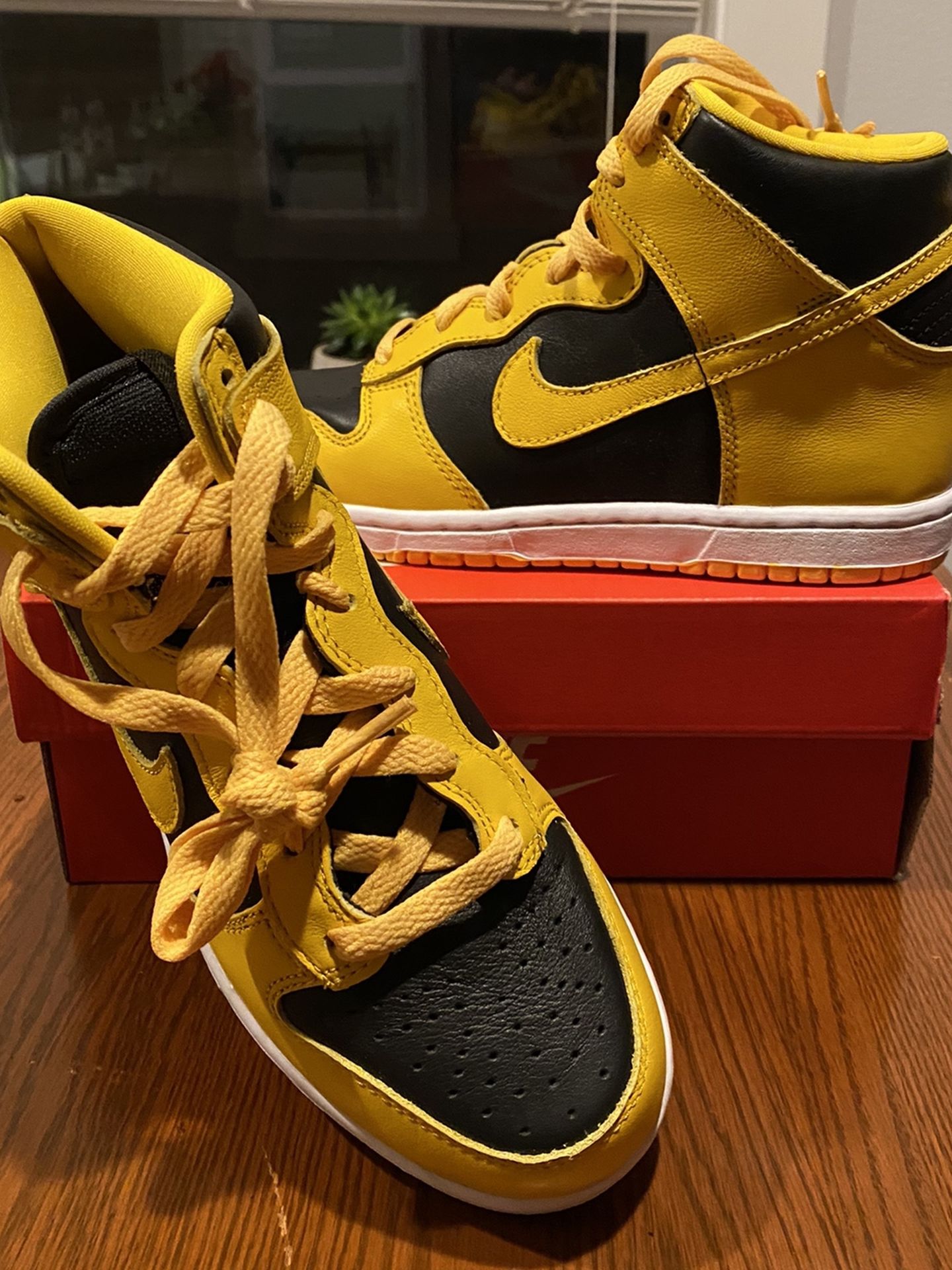 Nike Dunk High Iowa Varsity Maize Boys Size 3Y