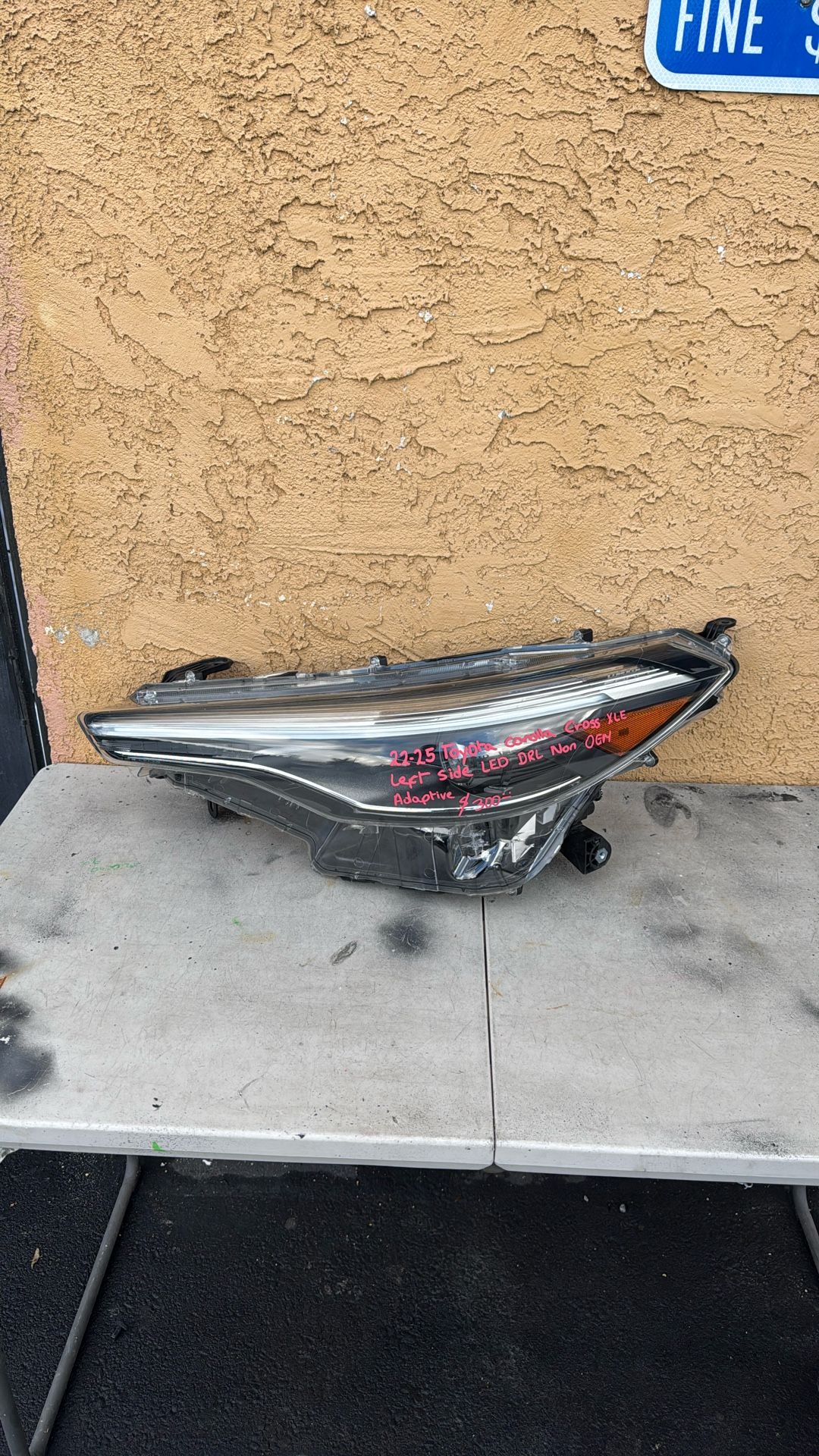 Headlight Toyota Corolla Cross XLE