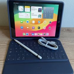 Apple iPad 8th Generation 32GB (Latest iOS 26) Logitech Keyboard case , Pencil & charger