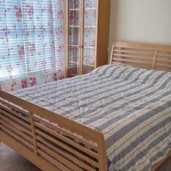 Queen Bed And Ward Robe