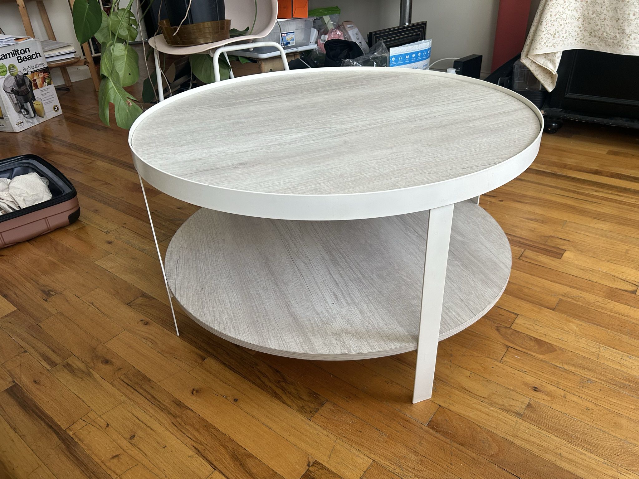 coffee table (white)