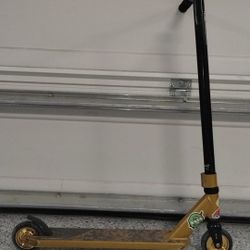 Fuzion Gold Trick Scooter