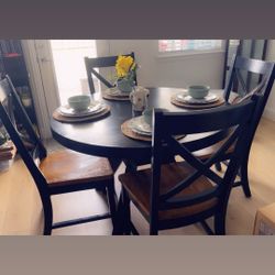 Dining Room Round Table +4 Chairs 