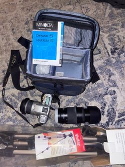 Minolta Maxxum 5 35mm Film Camera Bundle