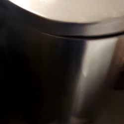 STAINLESS STEEL GARBAGE CAN  33 GALLONS